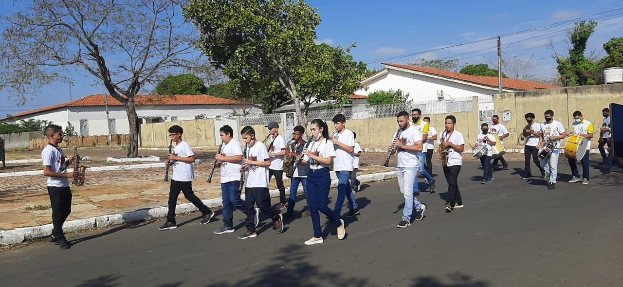 A banda marcial percorre as ruas de Campo Maior e transforma o território em espaço de aprendizagem.
